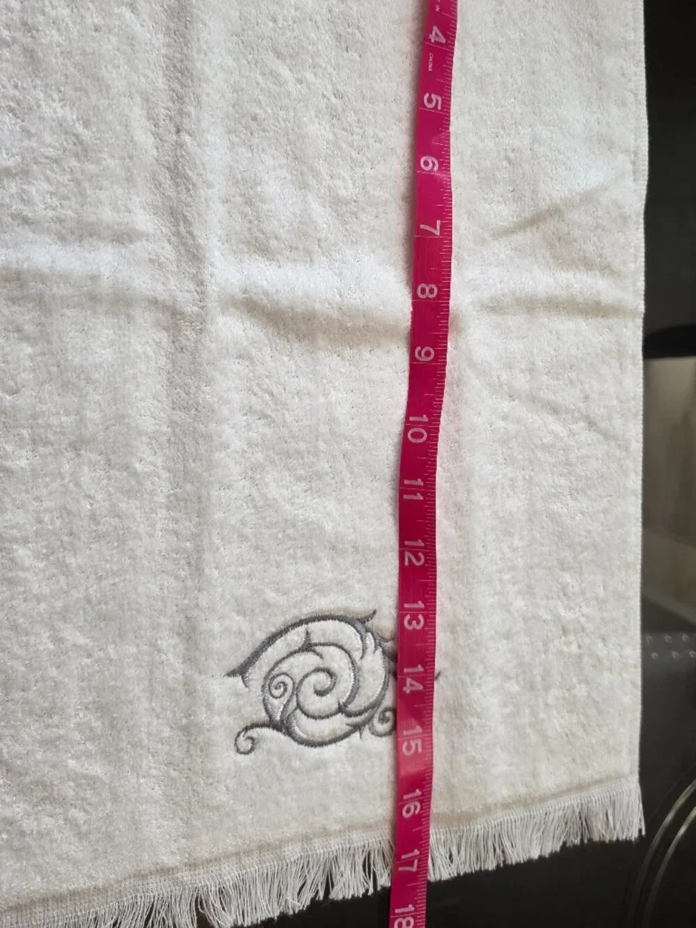 Avanti 100% cotton (4) white embroidered hand towels